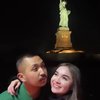 Elina Joerg dan Steffi Zamora Liburan ke New York, Tampil Kece saat Jalan-Jalan di Times Square