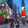 10 Potret Keseruan Ayu Ting Ting dan Bilqis Jalan-Jalan ke New York, Gemes Foto Bareng Patung BT21