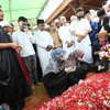 11 Momen Pemakaman Ameer Azzikra, Diiring Isak Tangis Orang-orang Terdekat