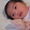 8 Potret Baby Nakeya Putri Bungsu Nola B3, Mata Indahnya Curi Perhatian Warganet