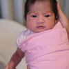 8 Potret Baby Nakeya Putri Bungsu Nola B3, Mata Indahnya Curi Perhatian Warganet