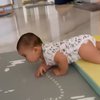 7 Potret Baby Ukkasya yang Udah Bisa Merangkak, Lucu Banget Bisa Bergerak Cepat!
