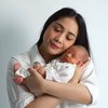 10 Gaya Pemotretan Baby Rayyanza dengan Berbagai Tema, Foto Bareng Rafthar Gemesin Banget!