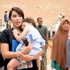 7 Potret Selebriti Traktir Karyawan, Raffi Ahmad Biarkan Anak Buah Borong Baju Sepuasnya