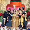 10 Potret Perayaan Ulang Tahun Dewi Perssik, Dandan Ala Cleopatra Pakai Gaun Warna Emas