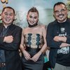 7 Pesona Ariel Tatum di Gala Premier Film Sepeda Presiden, Cantik Kenakan Gaun Motif Batik Papua