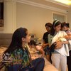 Ini Momen Keluarga Ruben Onsu Kunjungi Baby Rayyanza, Aksi Thania Onsu Bikin Nagita Slavina Gemes!