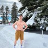 6 Potret Verrel Bramasta Tak Pakai Baju Hingga Berenang di Tengah Salju, Badan Kekarnya Bikin Salfok!