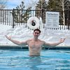 6 Potret Verrel Bramasta Tak Pakai Baju Hingga Berenang di Tengah Salju, Badan Kekarnya Bikin Salfok!