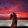 7 Potret Joshua Suherman dan Clairin Clay Honeymoon ke Bali, Nikmati Sunset Super Cantik