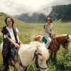 7 Potret Liburan Akhir Tahun Bunga Citra Lestari dan Noah Sinclair, Asyik Naik Kuda di Bromo