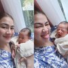 8 Potret Felicya Angelista Pakai Daster Saat Momong Anak, Cesar Hito dan Baby Bible Sampai Ikutan!