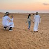 7 Potret Romantis Verrell Bramasta dan Natasha Willona saat Nikmati Sunset di Gurun Pasir Dubai 