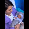 8 Potret Rizky Billar Momong Baby Leslar, Aura Kebapakannya Makin Terpancar