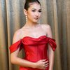 8 Penampilan Sandrinna Michelle di Pesta Ulang Tahunnya yang Ke-15, Cantik dengan Gaun Merah