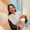 Momen Baby L Anak Lesti Kejora dan Rizky Billar Digendong Para Artis, Anteng Banget Gak Nangis!