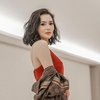 7 Potret Wika Salim Manggung Pakai Gaun Merah Merekah, Pamer Pinggang Ramping Idaman Wanita