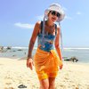 10 Potret Luna Maya Pakai Swimsuit, Pamer Body Goals di Usia yang Hampir 40 Tahun