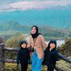 10 Potret Ririe Fairuz Momogn Kedua Buah Hatinya, Single Mom Kece Bak ABG!