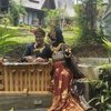10 Potret Pre Wedding Venna Melinda dan Ferry Irawan dengan Pakaian Adat Bali, Anggun Berhijab