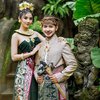 9 Gaya Photoshoot Ghea Youbi dan Gian Zola Pakai Baju Adat Bali Bikin Pangling Bak Prewedding