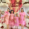 10 Potret Krisdayanti Hadiri Baby Shower Aurel Hermansyah Bareng Amora, Anggun Banget!