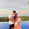 7 Potret Lucu Baby Guzel Saat Diajak Liburan ke Bali, Udah Mulai Berani Berenang Lho!