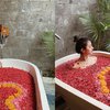 10 Potret Ghea Youbi Staycation di Bali, Foto Berendam di Bathtub Penuh Bunga jadi Sorotan