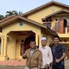 10 Potret Rumah Orang Tua Selebriti di Kampung, Ada yang di Gang Sempit sampai Megah Berlantai Dua