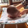 Belum Genap 2 Bulan, Ini 7 Potret Gemas Baby Leslar yang Udah Angkat Kepalanya Saat Tengkurap