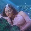 10 Potret Marion Jola di Video Klip Overthinking, Tampil Sebagai Putri Duyung sampai Bermesraan dengan Fadly Faisal