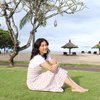 10 Potret Sarwendah Liburan ke Bali Bareng Keluarga Besar, Bahagia Meski Suami Tak Ikut