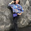 Fashionable dan Awet Muda, Ini 10 Potret Luki Ariani Ibu Sherina Munaf yang Hobi Foto OOTD
