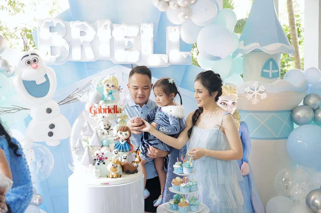 11 Potret Perayaan Ulang Tahun Ketiga Anak Sulung Momo Geisha, Mewah Bertema Frozen