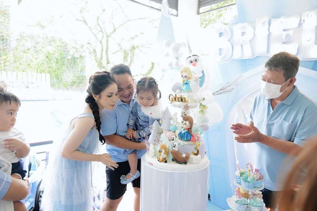 11 Potret Perayaan Ulang Tahun Ketiga Anak Sulung Momo Geisha, Mewah Bertema Frozen