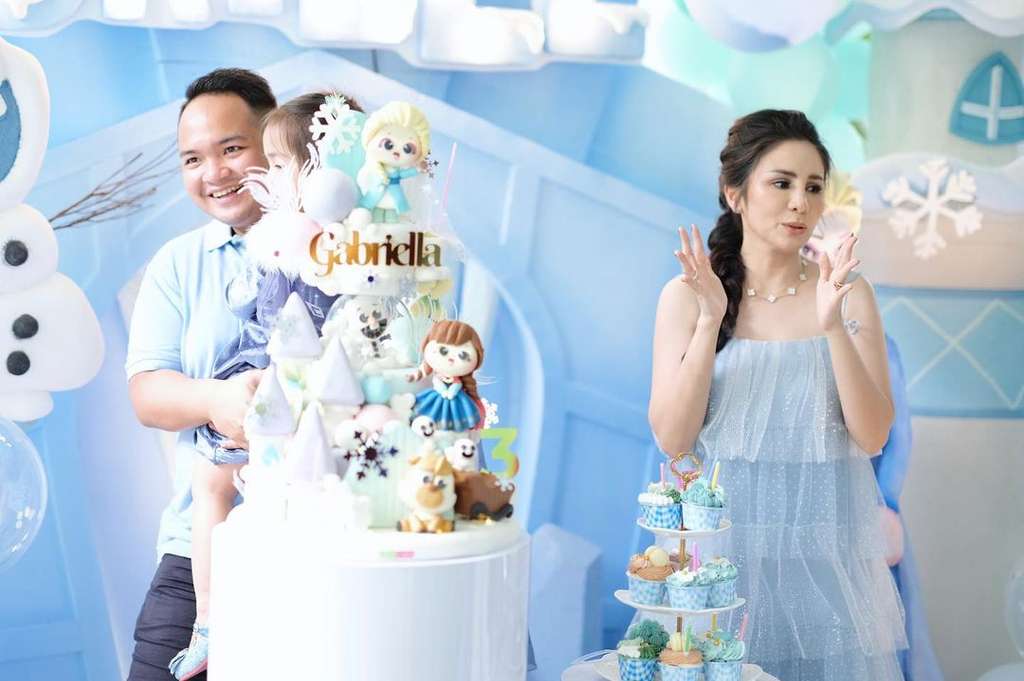 11 Potret Perayaan Ulang Tahun Ketiga Anak Sulung Momo Geisha, Mewah Bertema Frozen