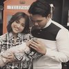 10 Potret Telaten Fuji-Thariq Momong Gala dan Baby Ameena, Vibesnya Keluarga Bahagia Banget!