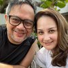 10 Potret Indra Brasco Suami Mona Ratuliu, Sering Dikira Pengangguran Padahal Seorang CEO Lho!