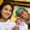 9 Potret Dimas Anggara dan Nadine Chandrawinata Bareng Baby Djiwa yang Dinilai Gak Lebay