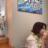 Potret Cantik Bumil Park Shin Hye dengan Rambut Pendek di Hawaii