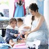 Ini Pesona Momo Geisha Saat Rayakan Ulang Tahun Sang Anak, Dandanannya Mirip dengan Princess Elsa di Film Frozen!