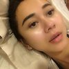 10 Potret Aura Kasih Tanpa Make Up, Tampil Bare Face dengan Paras Cantiknya yang Alami