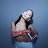 Rahang Makin Tegas dan Pipi Tirus, Ini 11 Penampilan Terbaru Ariana Grande yang Bikin Pangling