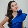 10 Potret Sandrinna Michelle Hadiri SCTV Awards 2022, Pakai Gaun Biru dengan Belahan Tinggi