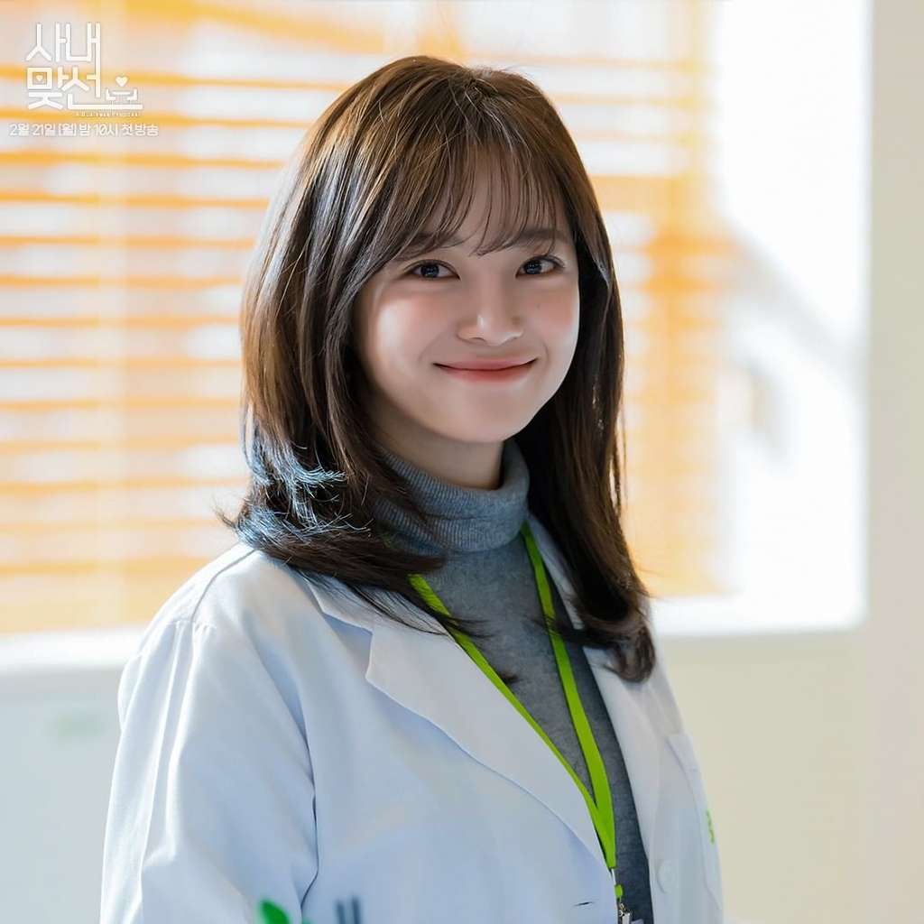 9 Inspirasi Outfit Ngantor Ala Kim Se Jeong di Drama Korea A Bussines Proposal, Simple dan Elegan