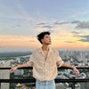 Makin Terkenal Gara-gara Main di Series Bad Buddy, Ini 10 Potret Aktor Thailand Ohm Pawat yang Ulang Tahun ke-22