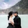 10 Pose Prewedding Pesinetron Masayu Clara dan Qausar Harta dengan Tema Korean Style