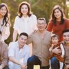 Potret Kebersamaan Keluarga Chef Arnold di Australia, Rupa Putranya Mencuri Perhatian
