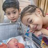 7 Potret Kebersamaan Queen Eijaz dan Baby Zhafi, Anak Fairuz A Rafiq yang Sama-Sama Bikin Netizen Gemas