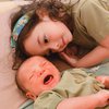 7 Potret Kebersamaan Queen Eijaz dan Baby Zhafi, Anak Fairuz A Rafiq yang Sama-Sama Bikin Netizen Gemas